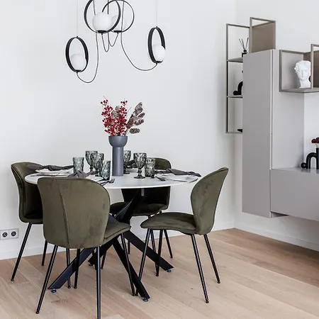 Lovely Noblessner Studio, Free Underground Parking! شقة *