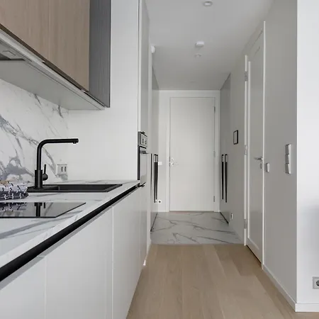 Lovely Noblessner Studio, Free Underground Parking! شقة