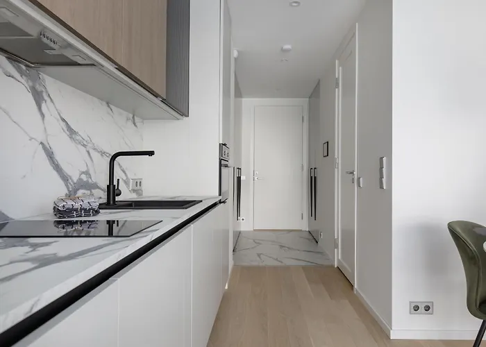 Lovely Noblessner Studio, Free Underground Parking! Apartment